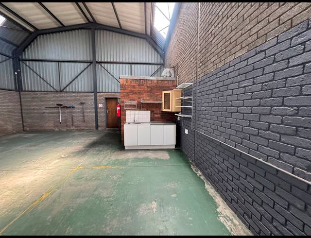 275M² WAREHOUSE TO LET IN SPARTAN